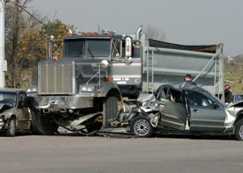 Benefits of Hiring Truck Accident Lawyers