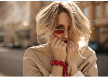 THE TOP 2 REASONS YOU SHOULD BE SELLING SUNGLASSES