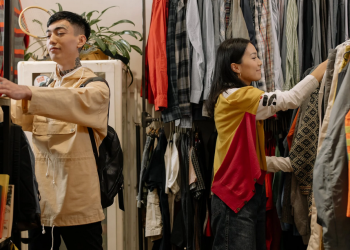 Factors You Need to Consider When Buying Clothing Online