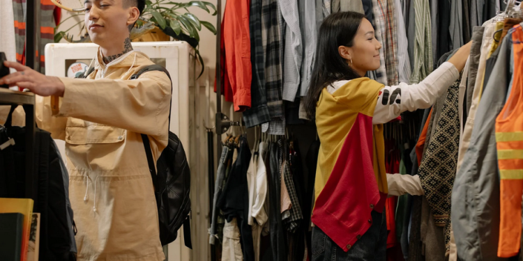 Factors You Need to Consider When Buying Clothing Online